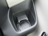 運転席で使用できるドリンクホルダーです。