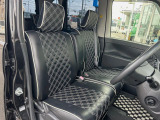 運転席まわりには十分なスペースがあり、大柄な方でもゆったり運転していただける環境です。