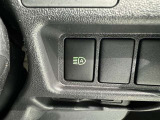 オートマチックハイビームとは、先行車や対向車のライトを認識し、ハイビームとロービームを自動で切り替える機能です。夜道の視界を確保します。詳細は販売店スタッフまでおたずねください。