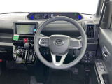 運転席まわりです。 各操作スイッチは使いやすい位置に配置されてます。