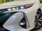 【LEDヘッドライト】悪天候や夜間走行時も良好な視界を確保し安心して運転できる高輝度LEDヘッドライトを装備!点灯速度が早く、消費電力も抑えられています。