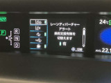 レーンディパーチャーアラートとは車線または走路からの逸脱の可能性を警告すると共に、車線または走路からの逸脱を避けるためのハンドル操作の一部を支援する機能です。詳細は販売店スタッフまでおたずねください。