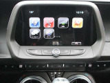 AppleCarplay/AndroidAutoにも対応した8インチディスプレイ。バックカメラで駐車も手助けしてくれます。
