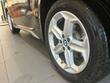 『運転』に対するBMWのこだわりはメーターパネルにも表れております。視野性の良いメーターパネルは疲労感の軽減と、運転の楽しさをもたらしてくれます。
