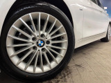 ●純正17インチアルミホイール:輸入車ならではの卓越した走りを支えるホイールと足回りです!日本車の走りに慣れている方にもぜひ体感して頂きたいほど、高いレベルでまとまっています!