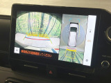 【パノラミックビューモニター】専用のカメラにより、上から見下ろしたような視点で360度クルマの周囲を確認することができます☆死角部分も確認しやすく、狭い場所での切り返しや駐車もスムーズに行えます。