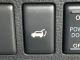 【パワーバックドア】スマートキーや運転席のボタンを押すだけでリアゲートが自動で開閉します!荷物を持っている時や、高い位置にあるバックドアを閉める際に便利な機能です♪