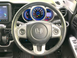 【純正革巻きステアリング】上質な革を使用することで、手にしっかり馴染みとても運転しやすいハンドルです♪