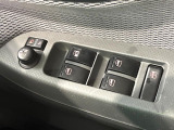 【電動格納ミラー】サイドミラーは電動格納式となっており、狭い駐車場でもキズがつくリスクを抑えられます。