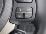 レーダークルーズコントロール(全車速追従機能付)が装備されています。高速道路で定速走行だけでなく、0km/hから約100km/hの広い範囲で先行車との車間距離を適切に保ちながら追従走行ができます。