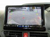 バックカメラで後方がリアルタイム映像で確認できます!商業施設や駐車場での駐車時や、夜間のバック時にも安心です♪
