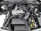 ロードスターのために専用設計されたSKYACTIV-G 1.5Lエンジン搭載。全てを「使い切る」ことを前提として開発されたエンジンです。クイックな反応とやる気にさせてくれるサウンドをご体感ください。