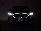 【キドニーグリル】BMWは約90年もの間、ほぼ全ての車両にひと目でBMWだと分かるこの特徴的なフロントグリルが備えられ、デザイン・アイコンとして親しまれてきました。