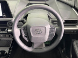 インテリアに合わせたデザインのステアリングは、運転される方のことも考え、運転しやすい形状、大きさです。是非一度、実際に触ってお確かめください。