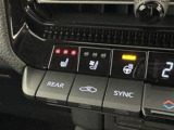 ステアリングヒーター付き。寒い日のドライブも、手のひらから温めてくれます。