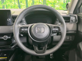 インテリアに合わせたデザインのステアリングは、運転される方のことも考え、運転しやすい形状、大きさです。是非一度、実際に触ってお確かめください。
