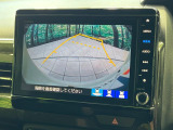 【バックカメラ】駐車時に後方がリアルタイム映像で確認できます。大型商業施設や立体駐車場での駐車時や、夜間のバック時に大活躍!運転スキルに関わらず、今や必須となった装備のひとつです!