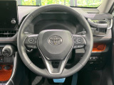 【純正革巻きステアリング】上質な革を使用することで、手にしっかり馴染みとても運転しやすいハンドルです♪