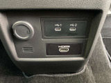 USBポート付きで携帯の充電などに便利。
