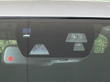 【スマートブレーキサポート】走行中に前方の車両等を認識し、衝突しそうな時は警報とブレーキで衝突回避と被害軽減をアシスト。より安全にドライブをお楽しみいただけます。