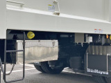ボディー運転席側後方にステンレス製の工具箱が付いています。