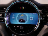 『運転』に対するBMWのこだわりはメーターパネルにも表れております。視野性の良いメーターパネルは疲労感の軽減と、運転の楽しさをもたらしてくれます。