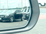 ●ブラインドアシストセンサー:視角からの車を感知し、ドライバーが車線変更を行う際に、警告音と共に注意を促してくれる安全支援機能です!