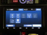大画面SDナビ。ラジオやTVの視聴だけでなく、ハンズフリー通話や音楽再生がBluetoothなども接続可能です。