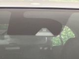 【エマージェンシーブレーキ】走行中に前方の車両等を認識し、衝突しそうな時は警報とブレーキで衝突回避と被害軽減をアシスト。より安全にドライブをお楽しみいただけます。