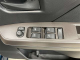 パワーウィンドウスイッチで運転席から全席の窓の開閉ができます♪