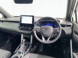 運転席まわりです。 各操作スイッチは使いやすい位置に配置されてます。