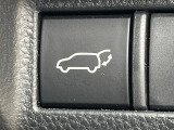 【パワーバックドア】スマートキーや運転席のボタンを押すだけでリアゲートが自動で開閉します!荷物を持っている時や、高い位置にあるバックドアを閉める際に便利な機能です♪