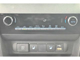運転席と助手席でそれぞれお好みの温度設定が可能です。便利です♪