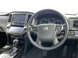 運転席まわりです。 各操作スイッチは使いやすい位置に配置されてます。