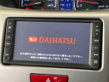 【純正ナビ】人気の純正ナビを装備しております。ナビの使いやすさはもちろん、オーディオ機能も充実!キャンプや旅行はもちろん、通勤や買い物など普段のドライブも楽しくなるはず♪