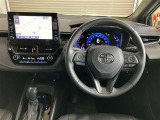 スタイリッシュな運転席廻り!3本スポークステアリング!ステアリングスイッチ付!