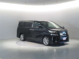 広々とした車内空間に優れた燃費性能。更にデザインも上質で人気のお車です!