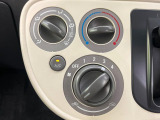 寒い冬も暑い夏も全席に快適な空調を届けてくれる、ダイヤル式エアコンを装備♪