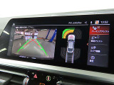 リアビューカメラ。ガイドラインとパークディスタンスコントロールで安全に車庫入れ可能。