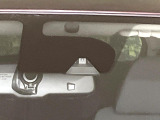 【エマージェンシーブレーキ】走行中に前方の車両等を認識し、衝突しそうな時は警報とブレーキで衝突回避と被害軽減をアシスト。より安全にドライブをお楽しみいただけます。