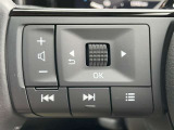 ハンドルから手を離さずにオーディオの操作ができるステアリングスイッチ付