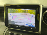 【バックカメラ】駐車時に後方がリアルタイム映像で確認できます。大型商業施設や立体駐車場での駐車時や、夜間のバック時に大活躍!運転スキルに関わらず、今や必須となった装備のひとつです!