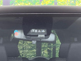 【トヨタセーフティセンス】走行中に前方の車両等を認識し、衝突しそうな時は警報とブレーキで衝突回避と被害軽減をアシスト。より安全にドライブをお楽しみいただけます。