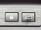 【パワーバックドア】スマートキーや運転席のボタンを押すだけでリアゲートが自動で開閉します!荷物を持っている時や、高い位置にあるバックドアを閉める際に便利な機能です♪