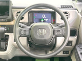 インテリアに合わせたデザインのステアリングは、運転される方のことも考え、運転しやすい形状、大きさです。是非一度、実際に触ってお確かめください。