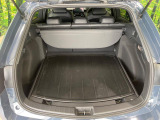 積み下ろしのしやすいデッキにはたっぷりと荷物を積み込んでいただけます。遊びから仕事まで、様々なシーンで頼れます♪