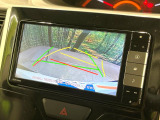 【バックカメラ】駐車時に後方がリアルタイム映像で確認できます。大型商業施設や立体駐車場での駐車時や、夜間のバック時に大活躍!運転スキルに関わらず、今や必須となった装備のひとつです!