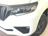 【LEDヘッドライト】悪天候や夜間走行時も良好な視界を確保し安心して運転できる高輝度LEDヘッドライトを装備!点灯速度が早く、消費電力も抑えられています。