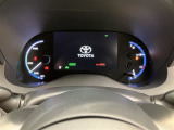 とっても見やすいメーターです。夜間時はラグジュアリーな気分にさせてくれる照明が魅力ですので、夜のドライブも楽しみになりますよ♪