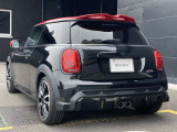 長期にわたる保証を実現。2年間のMINI NEXT保証と延長保証(別途費用)を合わせて最大4年間の保証。万一の故障に長期に備えることができ、ご安心してお乗り頂けます。